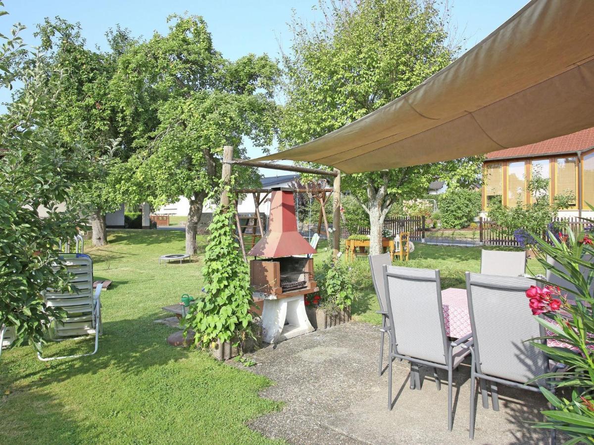 Apartment With Terrace And Pool In The Garden Pracht Eksteriør bilde