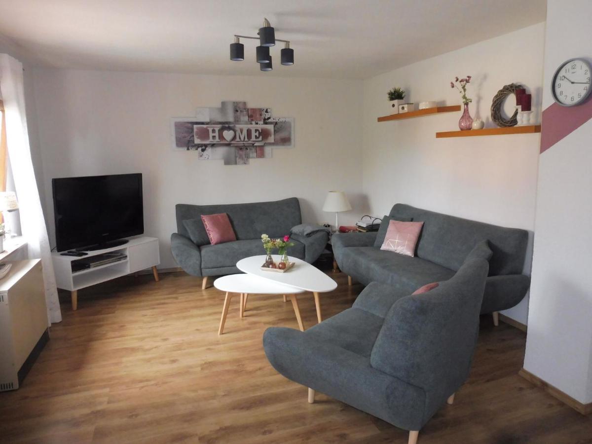 Apartment With Terrace And Pool In The Garden Pracht Eksteriør bilde