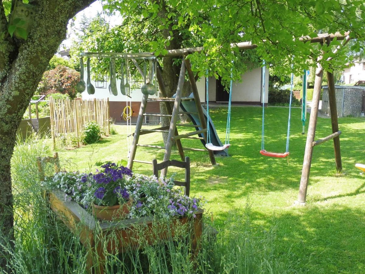 Apartment With Terrace And Pool In The Garden Pracht Eksteriør bilde