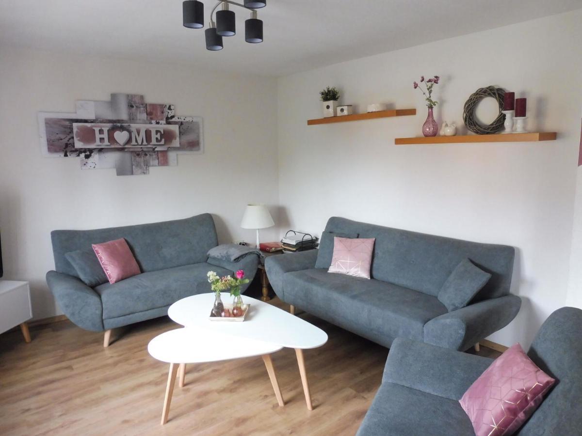 Apartment With Terrace And Pool In The Garden Pracht Eksteriør bilde