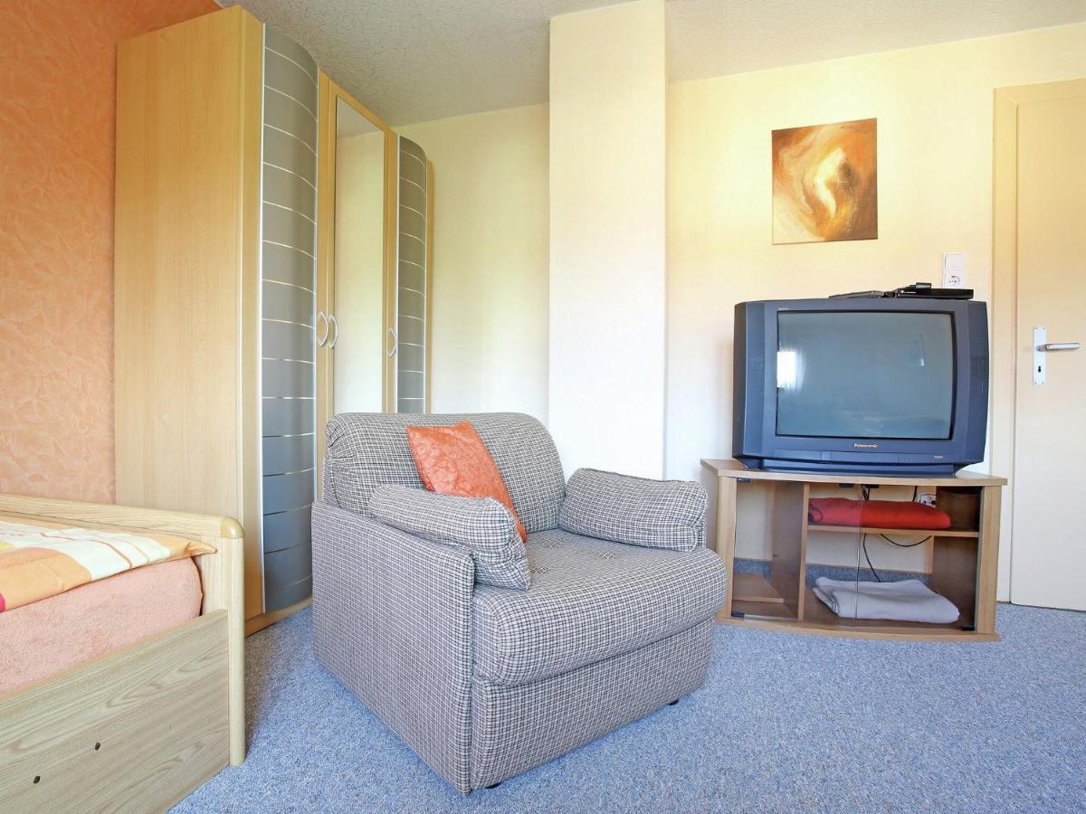 Apartment With Terrace And Pool In The Garden Pracht Eksteriør bilde