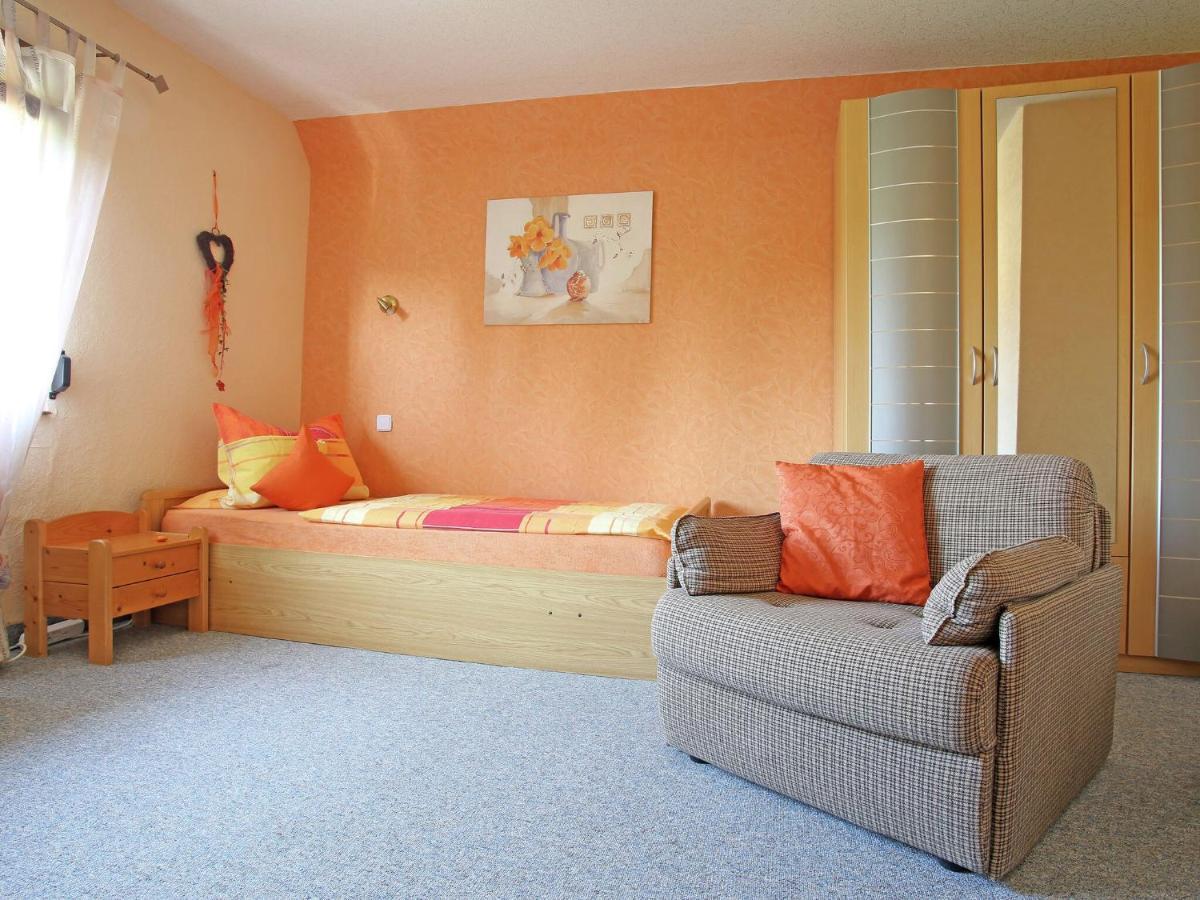 Apartment With Terrace And Pool In The Garden Pracht Eksteriør bilde